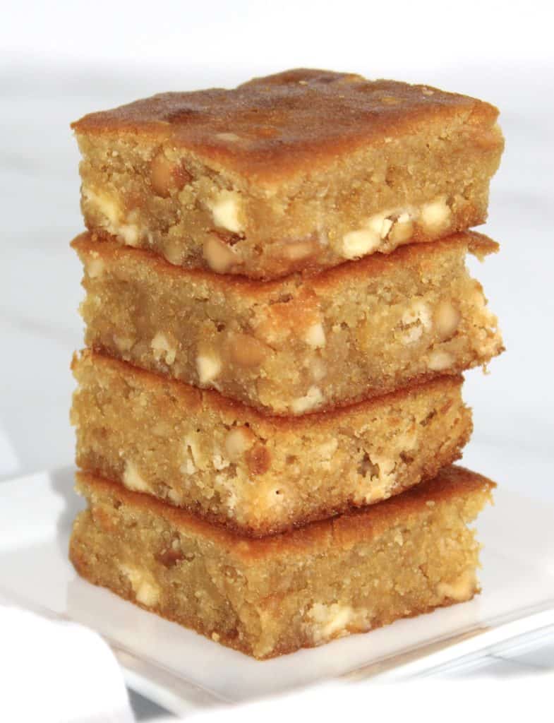 Keto White Chocolate Macadamia Nut Blondies